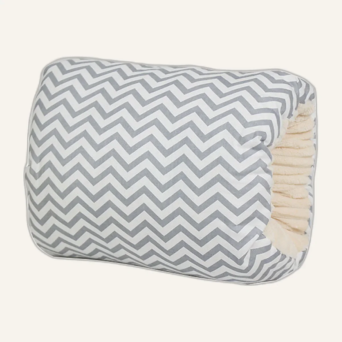 Coussin d’allaitement de bras à chevrons gris